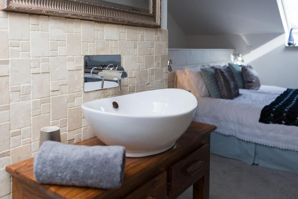 Little Bream - Pretty Cosy Cottage, Sea Views, Walk To The Beach Mawnan Smith Exterior foto
